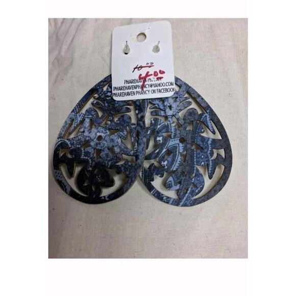 Phare Haven Phancy Blue Gray Floral Wood Cut Out Dangling Earrings W Stud Posts - Picture 3 of 4